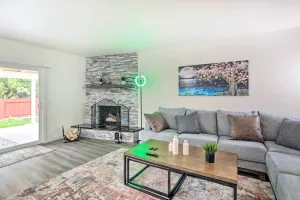 Image of 4 Mi to Dtwn Reno Sleek Family Retreat!