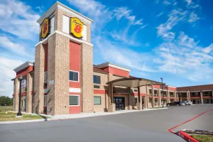 Image of Super 8 by Wyndham Humble Houston Fallcreek