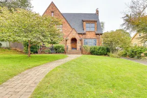 Image of Easy Train Access to Nyc! Elegant Family Retreat