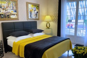 Image of CHAMBRE D'HOTES "Les Volets Bleus" - VILLA L'OLIVIER côté mer
