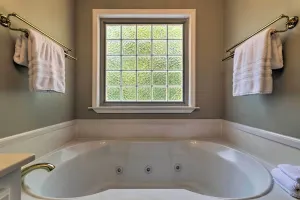 Image of 9 Mi to Hot Springs Lake Catherine Home with Dock