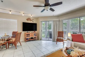 Image of Holmes Beach Condo Near Anna Maria: Pool Access!