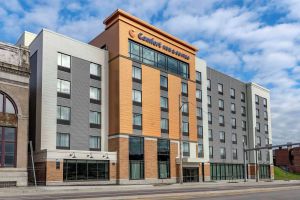 Image of Comfort Inn & Suites Pittsburgh-Northshore