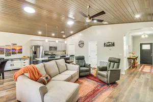 Image of Hot Tub & Outdoor Living: Relaxing Show Low Cabin
