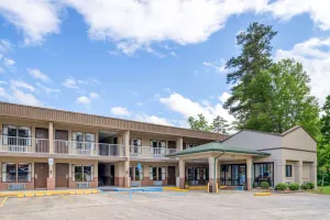 Image of Super 8 by Wyndham Gadsden AL