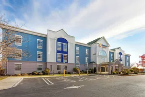 Image of Comfort Suites East Brunswick - South River