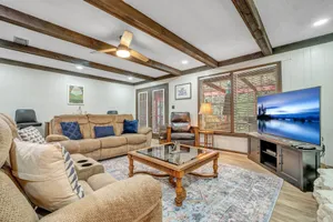 Image of Hudson Manor 4 Bedroom Home by RedAwning