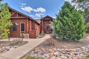 Image of Golf Course and Lake Views Luxe Show Low Cabin