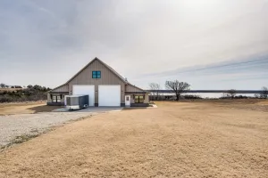 Image of Family-friendly Apt w/ Lake Views in Ponca City!