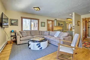 Image of Spacious Grand Lake Cabin w/ Hot Tub & Deck