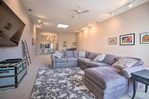 Image of Charming Dtwn Holland Escape Above Crust 54!
