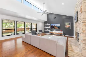 Image of Close to Domain DT Shopping Chic Serene 3BR