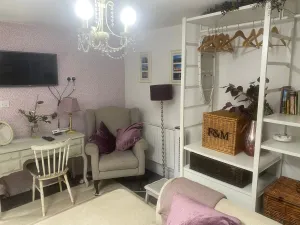 Image of Cosy Self-contained Studio Flat in Bristol