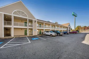 Image of HomeTowne Studios by Red Roof Spartanburg - Asheville Highway