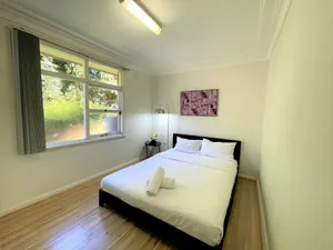 Image of CAMPBELLTOWN HOLIDAY HOME 3 BED + FREE PARKING NCA039