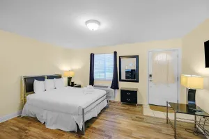 Image of Oak Shores Studio 13
