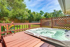 Image of 2 Mi to FSU & Famu: Home w/ Spacious Deck!