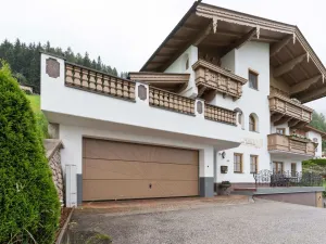 Image of Quaint Apartment in Hainzenberg near Horbergbahn