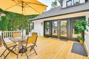 Image of Walk to Uptwn Lexington: Modern Retreat w/ Porch!