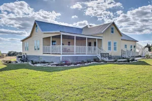 Image of Pool, Hot Tub & Game Room: Schulenburg Retreat