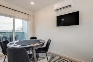 Image of < 2 Mi to Dtwn: Modern Townhome in Knoxville