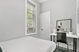 Image of Comfort 2BR - Erie 1R