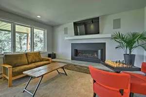 Image of 12 Mi to Red Rocks Morrison Home with Deck