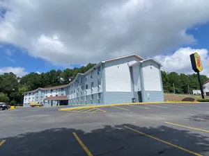 Image of Super 8 by Wyndham Homewood Birmingham Area