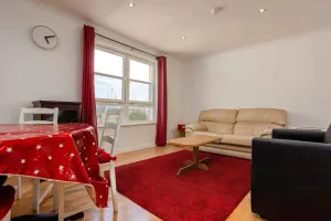 Image of Stylish 2 Bedroom Apartment Near the City Centre