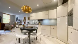 Image of Stunning Modern 2-Floor House with 3 Ensuite Rooms