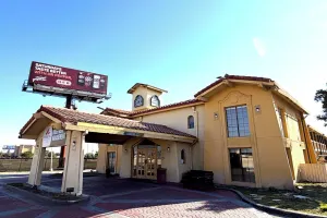Image of Townhouse Garden Inn & Suites San Antonio I 35