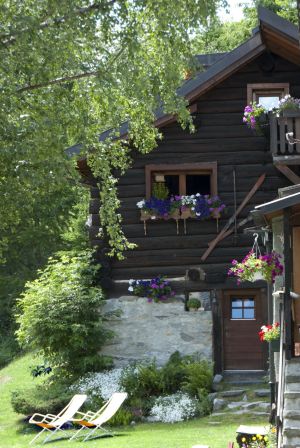 Image of "CHALET dei FIORI" room & apartment