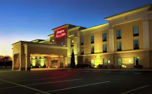Image of Hampton Inn & Suites Lamar