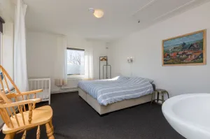 Image of Spacious holiday home with beach