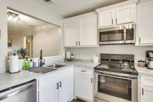 Image of 2 Mi to Fort Stewart: Modern Hinesville Haven