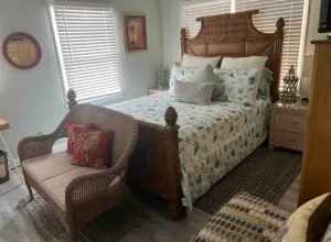 Image of 5 min to Beach Large Living Room Fenced Backyard Deck Grill Firepit Long Driveway for Boat Parking Quick access 95