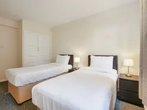 Image of The Xavier Flat by Kasar Stays