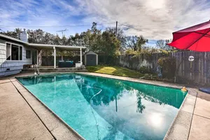 Image of 1 Mi to Main Street Sutter Creek Poolside Oasis!