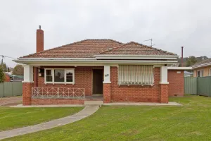 Image of Red Brick Beauty - Central Cottage