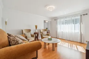 Image of Spacious Mountain View Duplex In Prime Location 3 Bedroom Duplex