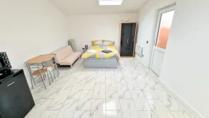 Image of Large Triple Studio Flat - Croydon