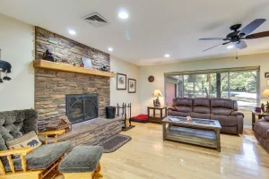 Image of Dog-Friendly Home on Pinetop Lakes Course!