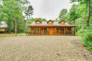 Image of Broken Bow Cabin w/ Private Hot Tub: 14 Mi to Lake