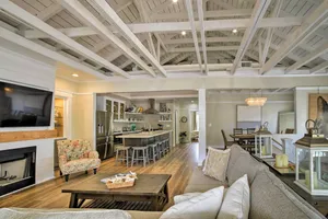 Image of Charming Renovated Avalon Townhome, Walk to Beach!