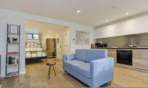 Image of Luxury one Bedroom Greenwich Studio Apartment Near Canary Wharf by Underthedoormat