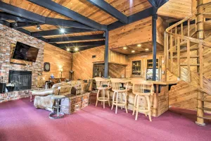 Image of Cozy Grand Woodland Cabin with Mountain Views