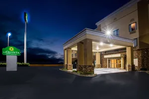 Image of La Quinta Inn & Suits by Wyndham Pontoon Beach IL