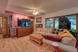 Image of 3 Mi to Iowa State University: Ames Apartment