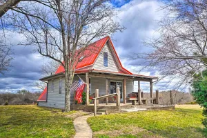 Image of Vivid Cedar Ridge Cabin about 23 Miles to Wichita!