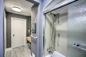 Image of 11 Mi to NOLA Westwego Home with Sunroom!